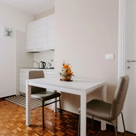Costa 182 Apartment *